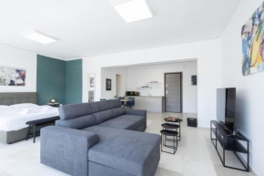 Hip And Fun Apt B